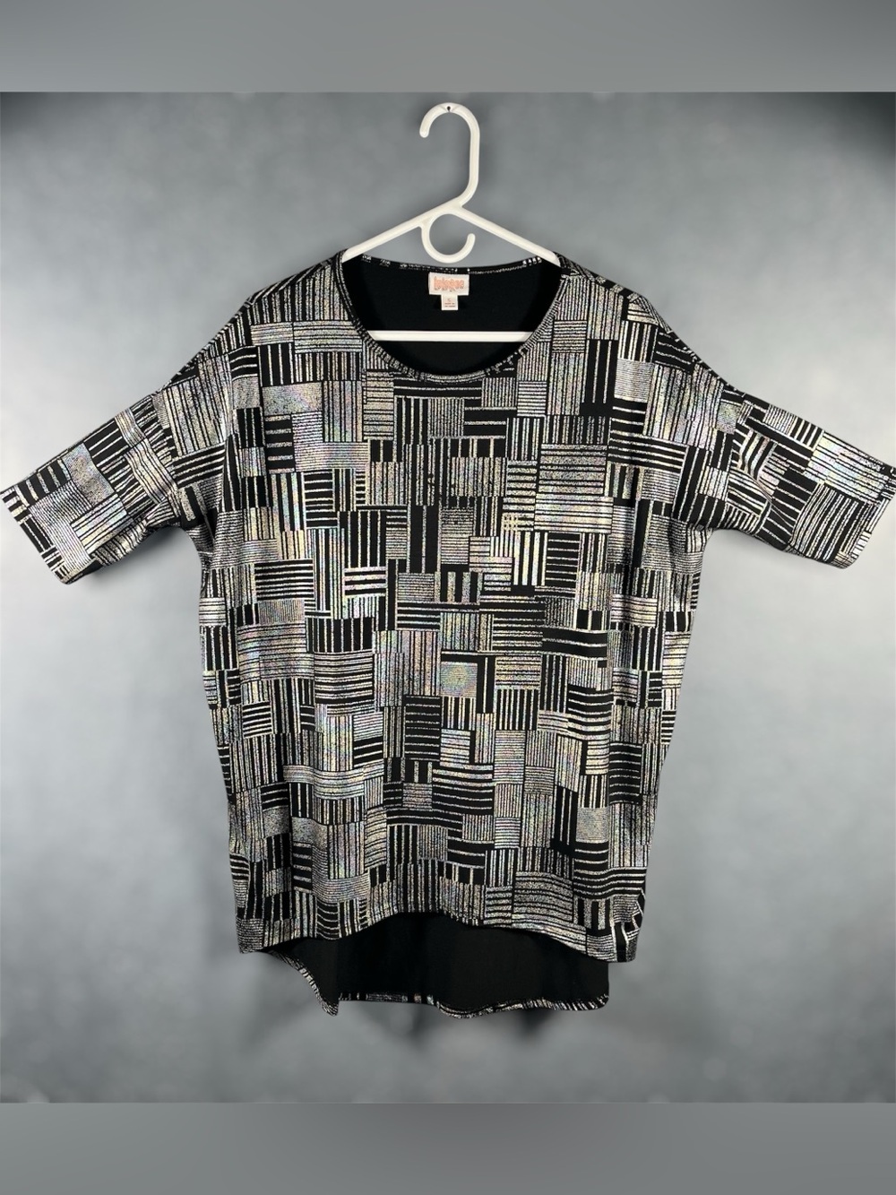 LuLaRoe Irma Tunic Black Silver Geometric Print High-Low Hem Women’s Size Small